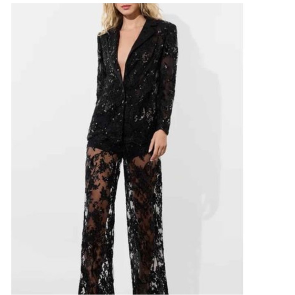 Alice and Olivia
Judith Embellished Sheer Lace Notch Collar Blazer - Picture 7 of 8